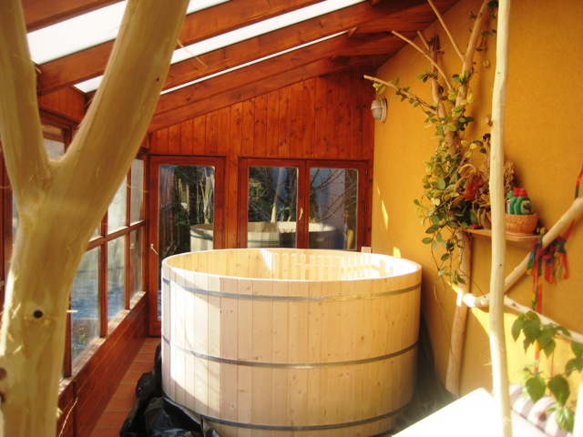Ciubăr din lemn pentru baie
